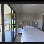 Immaculate 2-Bed Apartment In Cape Town