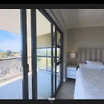 Immaculate 2-Bed Apartment In Cape Town
