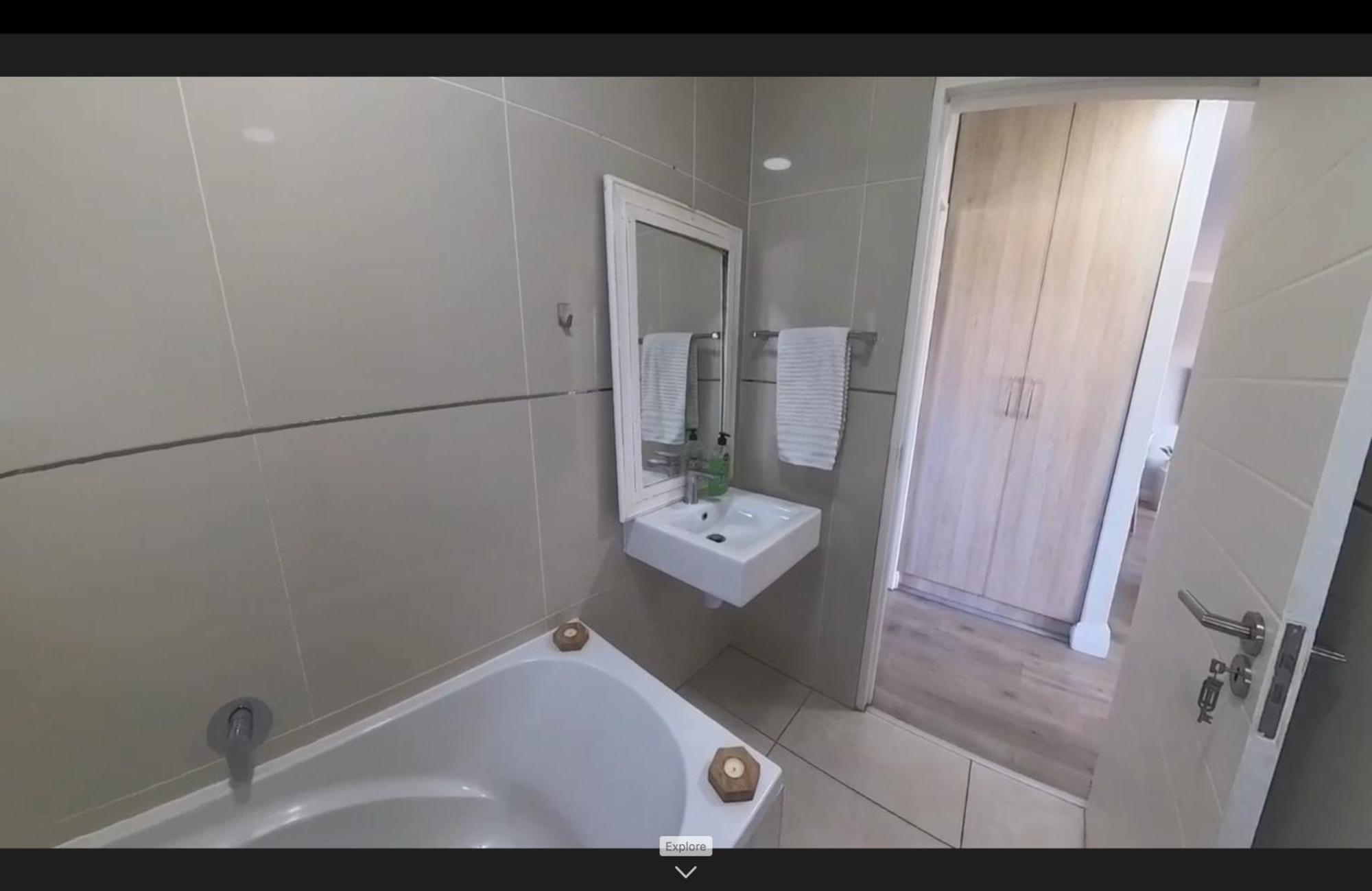 Immaculate 2-bed In Apartment *