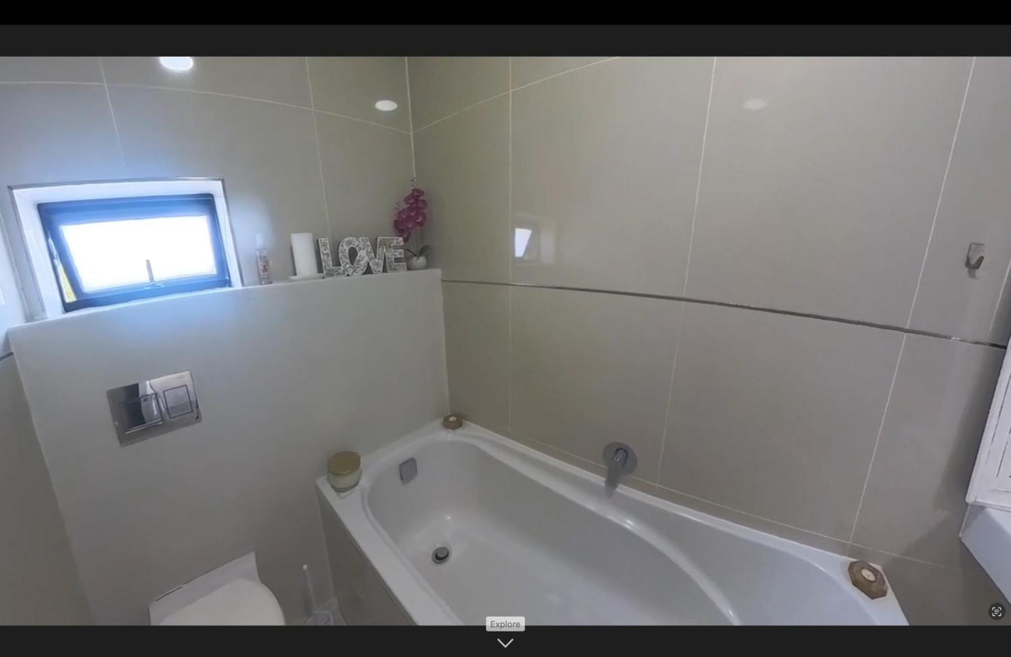 Immaculate 2-bed In Apartment Cape Town